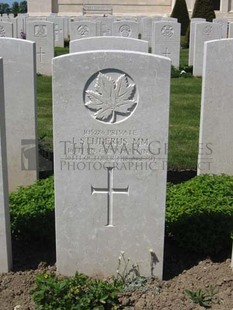 MONT HUON MILITARY CEMETERY, LE TREPORT - STUDERUS, J