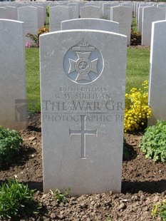 MONT HUON MILITARY CEMETERY, LE TREPORT - SULLIVAN, G W