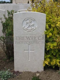 MONT HUON MILITARY CEMETERY, LE TREPORT - SULLIVAN, JAMES