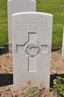 MONT HUON MILITARY CEMETERY, LE TREPORT - SUTHERLAND, DOUGLAS STUART