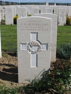 MONT HUON MILITARY CEMETERY, LE TREPORT - SUTHERLAND, JOHN HENRY