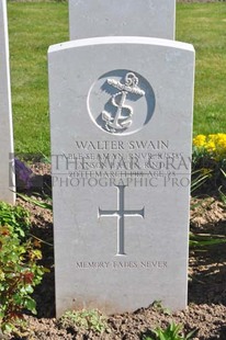 MONT HUON MILITARY CEMETERY, LE TREPORT - SWAIN, WALTER