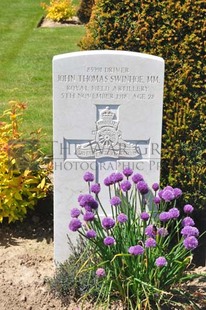 MONT HUON MILITARY CEMETERY, LE TREPORT - SWINHOE, JOHN THOMAS