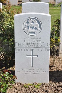 MONT HUON MILITARY CEMETERY, LE TREPORT - TABOR, H J