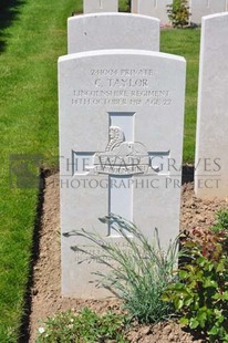 MONT HUON MILITARY CEMETERY, LE TREPORT - TAYLOR, C