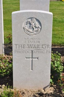 MONT HUON MILITARY CEMETERY, LE TREPORT - TAYLOR, J