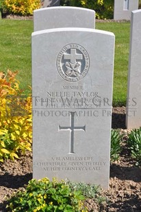 MONT HUON MILITARY CEMETERY, LE TREPORT - TAYLOR, NELLIE