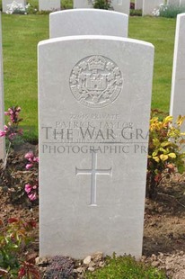 MONT HUON MILITARY CEMETERY, LE TREPORT - TAYLOR, PATRICK