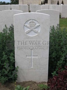 MONT HUON MILITARY CEMETERY, LE TREPORT - TAYLOR, THOMAS HENRY