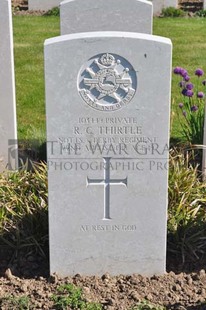 MONT HUON MILITARY CEMETERY, LE TREPORT - THIRTLE, ROBERT CHARLES