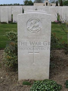 MONT HUON MILITARY CEMETERY, LE TREPORT - THOMAS, JACK