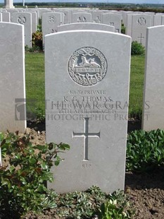 MONT HUON MILITARY CEMETERY, LE TREPORT - THOMAS, KENNETH GWYN