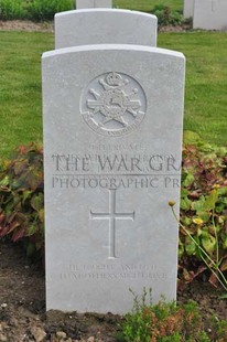 MONT HUON MILITARY CEMETERY, LE TREPORT - THOMSON, JAMES WILLIAM