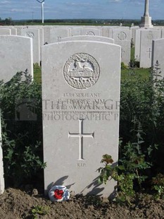 MONT HUON MILITARY CEMETERY, LE TREPORT - THORPE, E