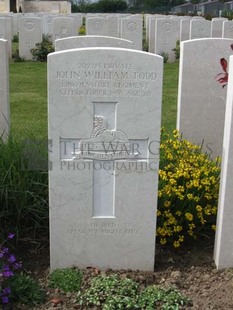 MONT HUON MILITARY CEMETERY, LE TREPORT - TODD, JOHN WILLIAM