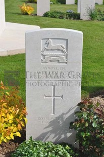 MONT HUON MILITARY CEMETERY, LE TREPORT - TODD, WILLIAM