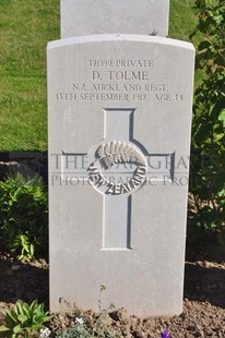 MONT HUON MILITARY CEMETERY, LE TREPORT - TOLME, DONALD