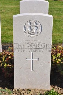 MONT HUON MILITARY CEMETERY, LE TREPORT - TOMASIN, H