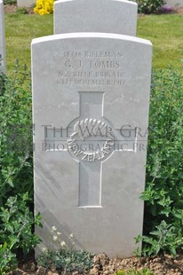 MONT HUON MILITARY CEMETERY, LE TREPORT - TOMBS, G J