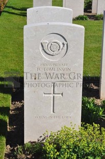 MONT HUON MILITARY CEMETERY, LE TREPORT - TOMLINSON, D