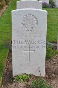 MONT HUON MILITARY CEMETERY, LE TREPORT - TOWNSEND, FREDRICK CHARLES