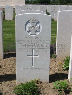 MONT HUON MILITARY CEMETERY, LE TREPORT - TOWNSHEND, EDWIN BROADLEY