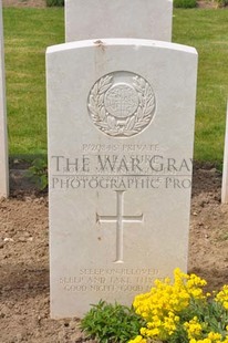 MONT HUON MILITARY CEMETERY, LE TREPORT - TREASURE, FRANCIS