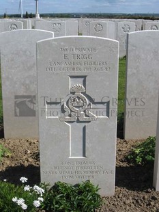 MONT HUON MILITARY CEMETERY, LE TREPORT - TRIGG, E