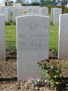 MONT HUON MILITARY CEMETERY, LE TREPORT - TROTTNOW, PAUL