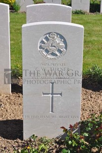 MONT HUON MILITARY CEMETERY, LE TREPORT - TURNER, CHARLES WILFRED