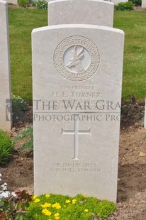 MONT HUON MILITARY CEMETERY, LE TREPORT - TURNER, HARRY LEWIS