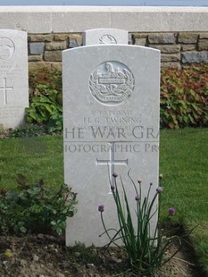 MONT HUON MILITARY CEMETERY, LE TREPORT - TWINING, H G