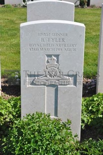 MONT HUON MILITARY CEMETERY, LE TREPORT - TYLER, BENJAMIN