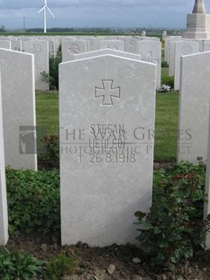 MONT HUON MILITARY CEMETERY, LE TREPORT - UEHLEIN, STEFAN