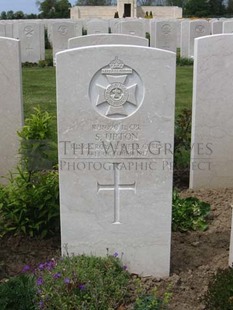 MONT HUON MILITARY CEMETERY, LE TREPORT - UPTON, S