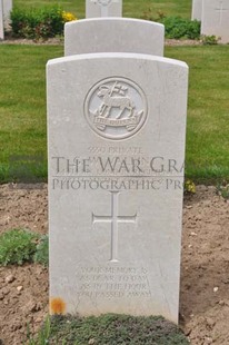 MONT HUON MILITARY CEMETERY, LE TREPORT - VALLINT, GUSTAVUS WILLIAM