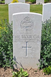 MONT HUON MILITARY CEMETERY, LE TREPORT - VILES, JOHN LAWRENCE