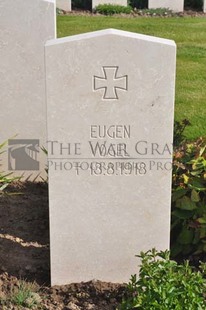 MONT HUON MILITARY CEMETERY, LE TREPORT - VOGEL, EUGEN