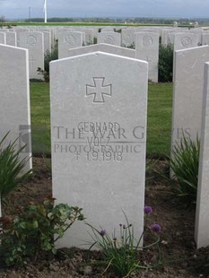 MONT HUON MILITARY CEMETERY, LE TREPORT - VOLZ, GEBHARD