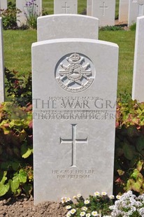 MONT HUON MILITARY CEMETERY, LE TREPORT - WAIN, SAM