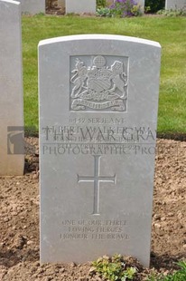 MONT HUON MILITARY CEMETERY, LE TREPORT - WALKER, ALBERT