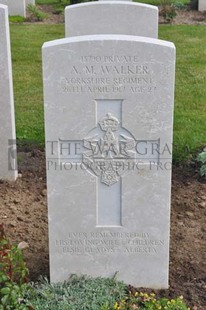 MONT HUON MILITARY CEMETERY, LE TREPORT - WALKER, ALBERT MOYSE