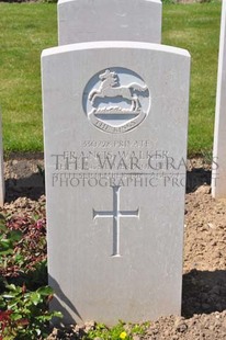 MONT HUON MILITARY CEMETERY, LE TREPORT - WALKER, FRANCIS