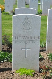 MONT HUON MILITARY CEMETERY, LE TREPORT - WALKER, W