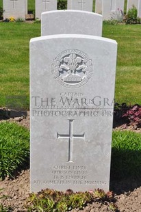 MONT HUON MILITARY CEMETERY, LE TREPORT - WALLIS, A C