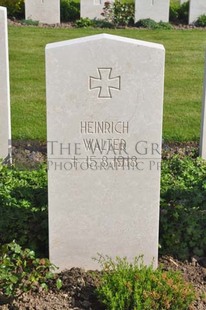 MONT HUON MILITARY CEMETERY, LE TREPORT - WALTER, HEINRICH