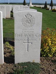 MONT HUON MILITARY CEMETERY, LE TREPORT - WALTON, SHADRACK