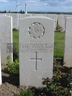 MONT HUON MILITARY CEMETERY, LE TREPORT - WARBURTON, E