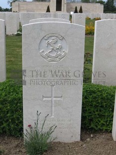 MONT HUON MILITARY CEMETERY, LE TREPORT - WARNER, WILLIAM JOHN