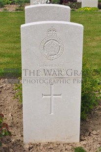 MONT HUON MILITARY CEMETERY, LE TREPORT - WARREN, G